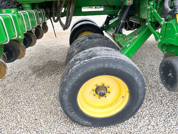 2010 John Deere DB60 Planter