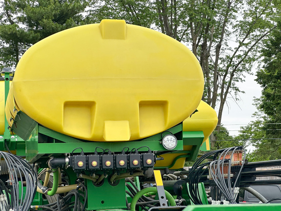 2010 John Deere DB60 Planter