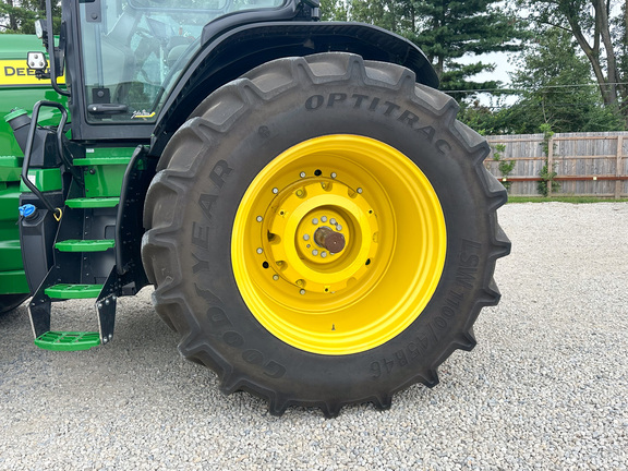 2022 John Deere 8R 250 Tractor
