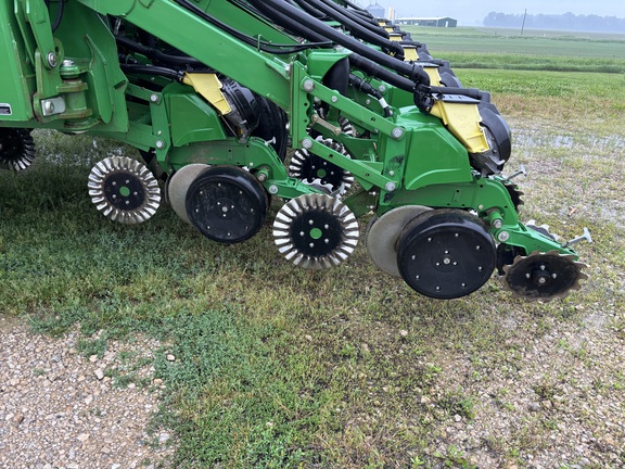 2015 John Deere 1795 Planter