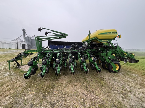 2015 John Deere 1795 Planter