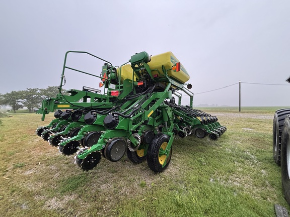 2015 John Deere 1795 Planter