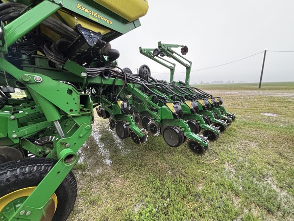 2015 John Deere 1795 Planter