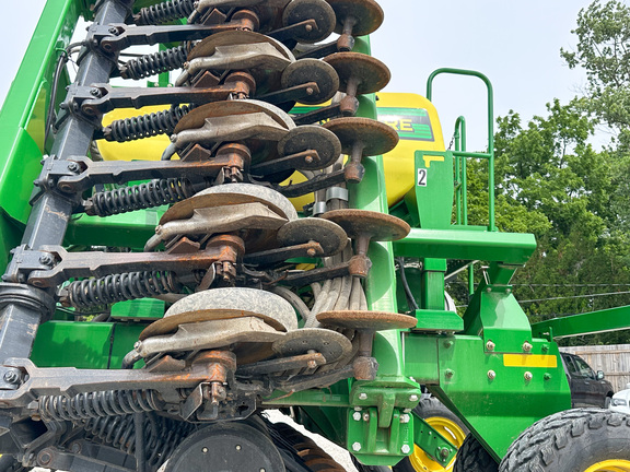 2012 John Deere 1990 Air Seeder