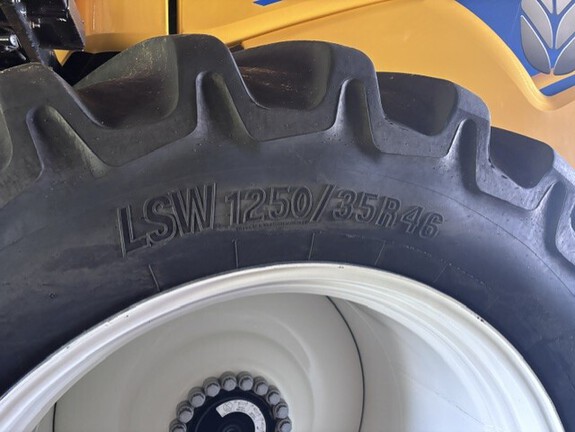 2018 New Holland CR8.90 Combine