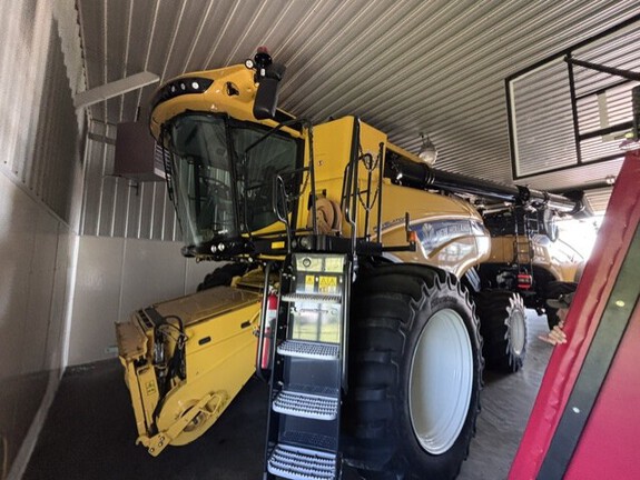 2018 New Holland CR8.90 Combine