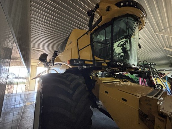 2018 New Holland CR8.90 Combine