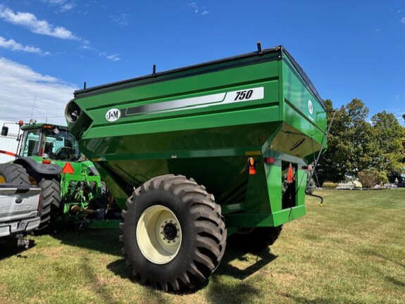2016 J&M 750-18 Grain Cart
