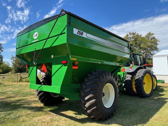 2016 J&M 750-18 Grain Cart