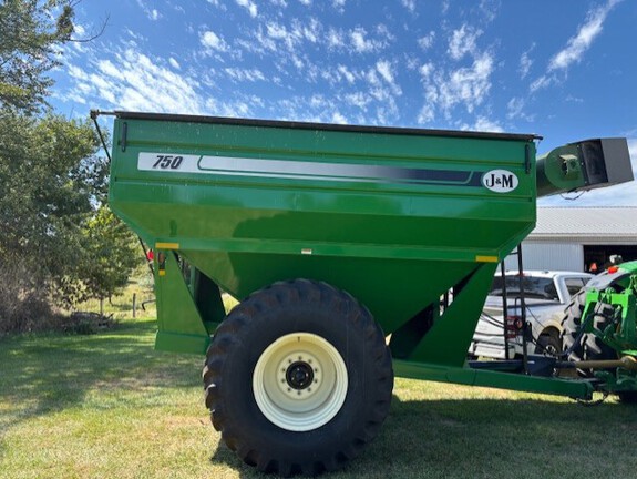 2016 J&M 750-18 Grain Cart