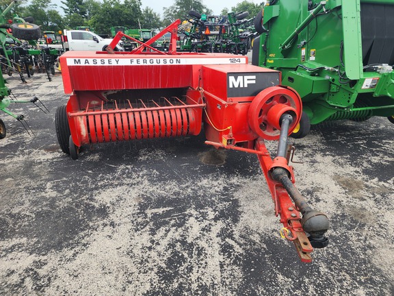 1976 Massey Ferguson MF124 Baler/Square