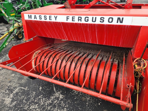 1976 Massey Ferguson MF124 Baler/Square
