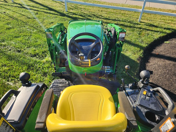 2018 John Deere 2032R Tractor Compact