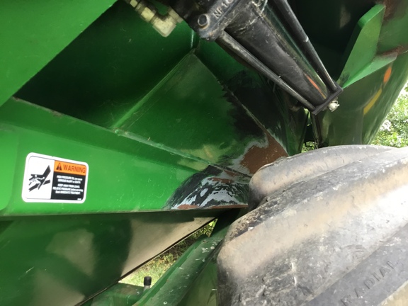 2010 Brent 1082 Grain Cart