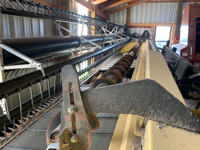 2004 Honey Bee SP30 Header Combine