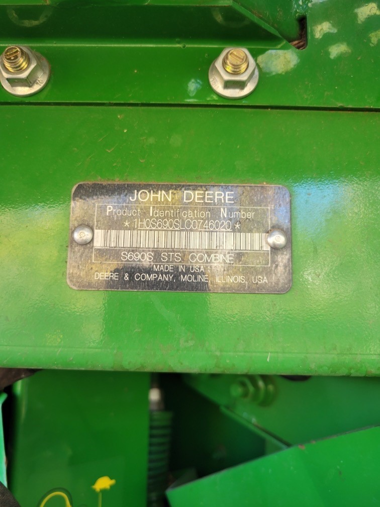 2012 John Deere S690 Combine