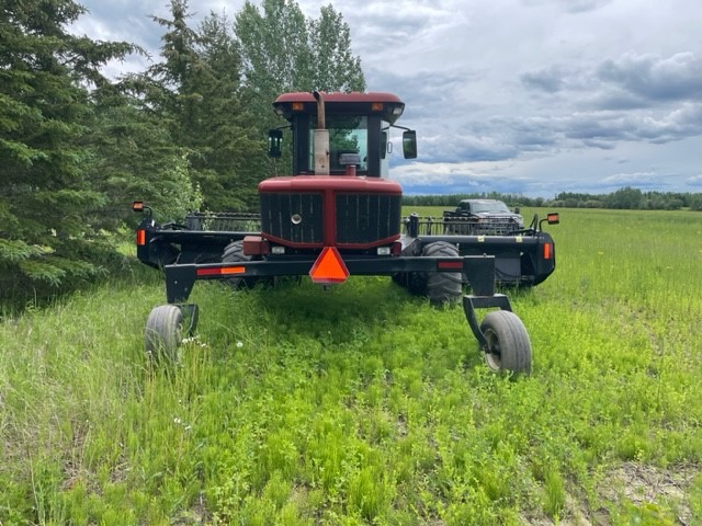 2002 MacDon 4940 Windrower