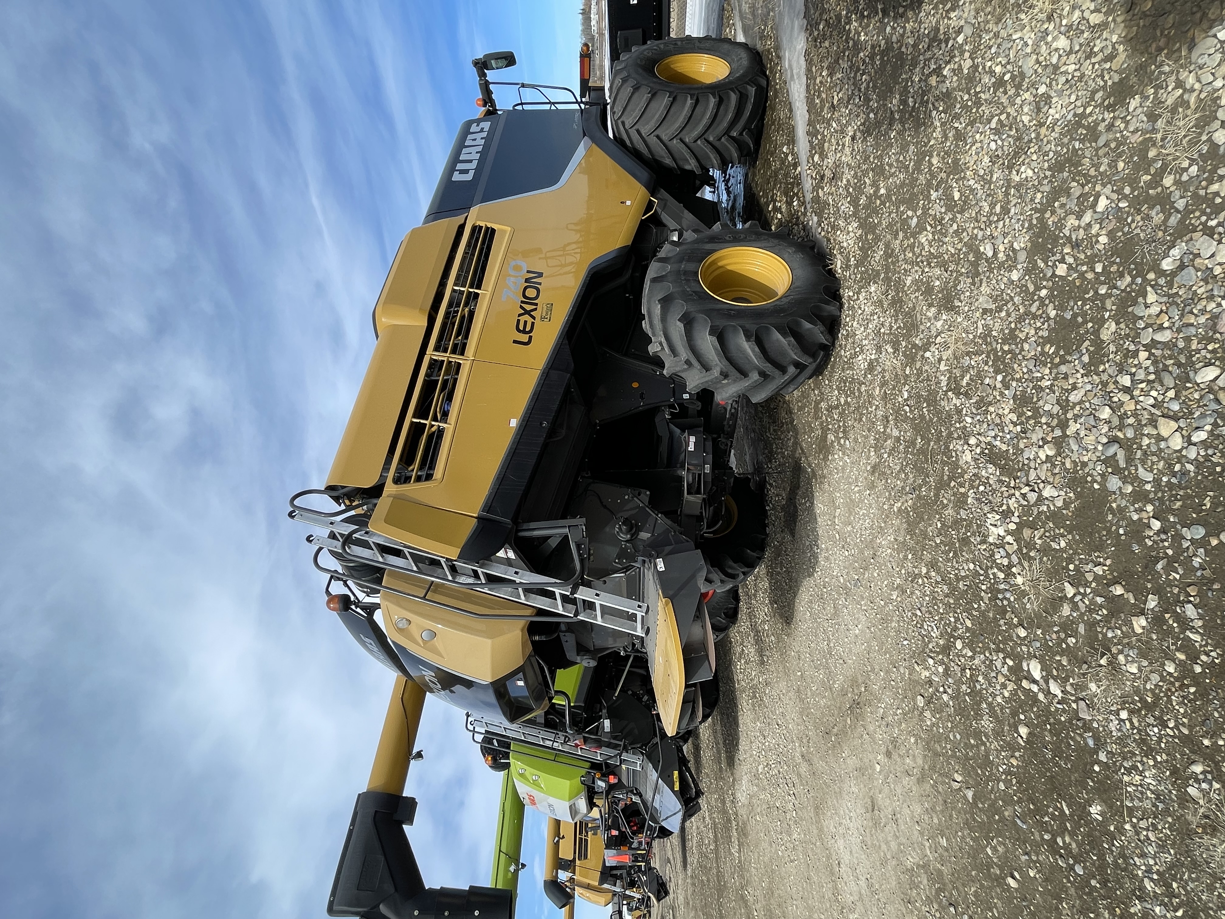 2014 CLAAS 740 Combine