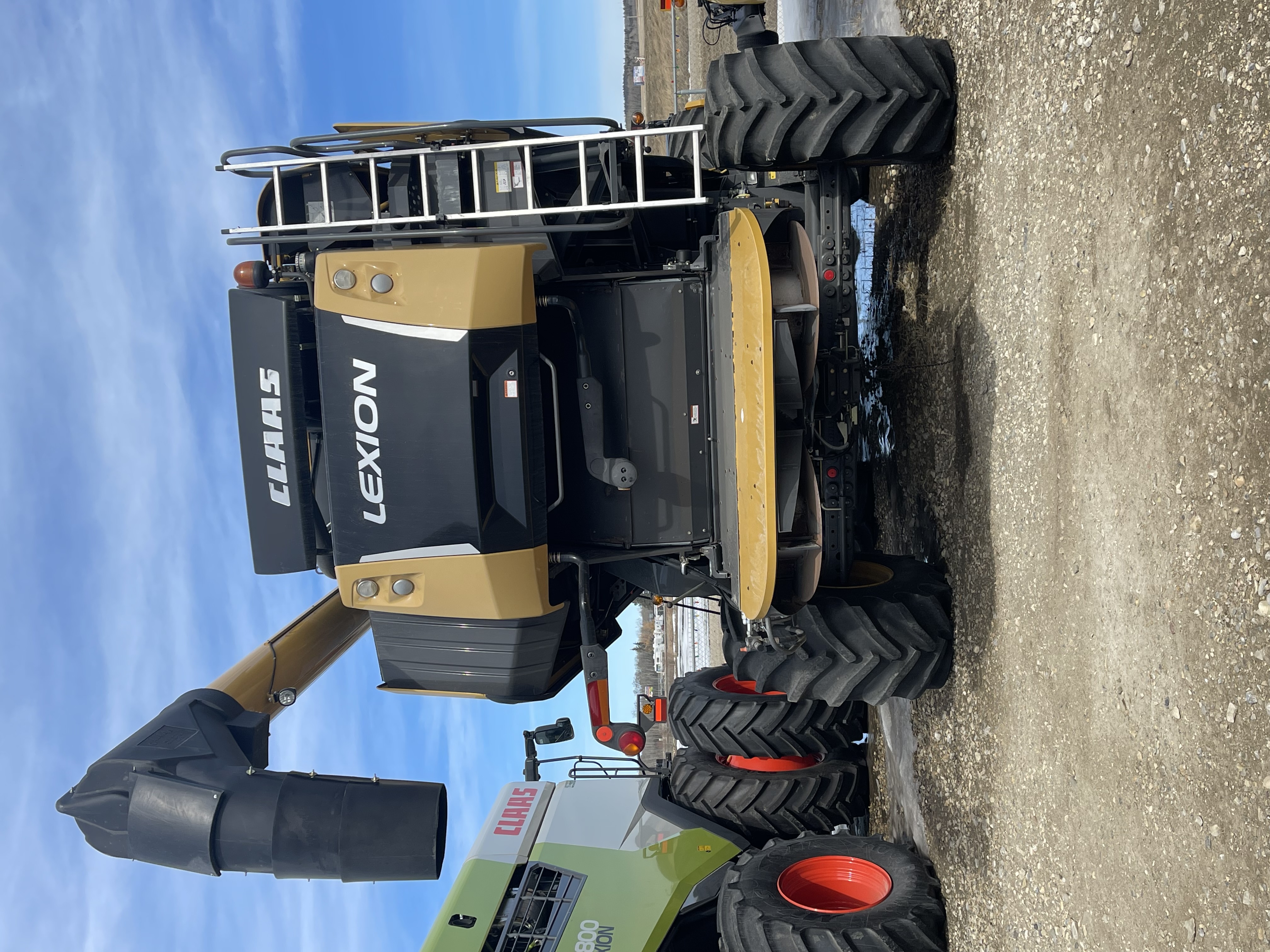 2014 CLAAS 740 Combine