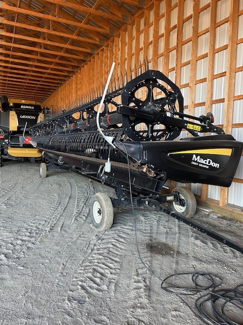 2017 MacDon D65-35 Header Combine