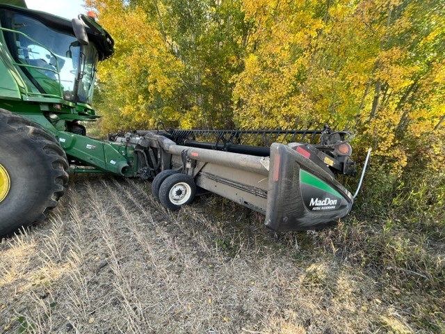 2017 MacDon FD75-35 Header Combine