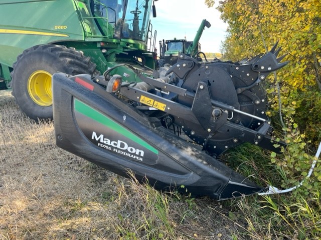 2017 MacDon FD75-35 Header Combine