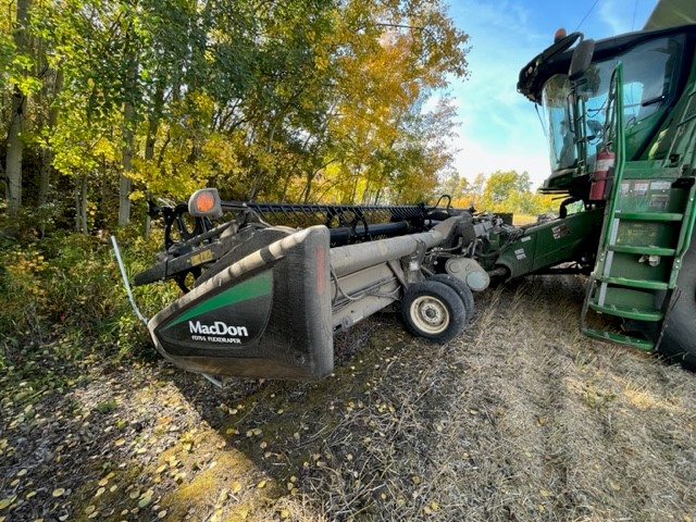 2017 MacDon FD75-35 Header Combine