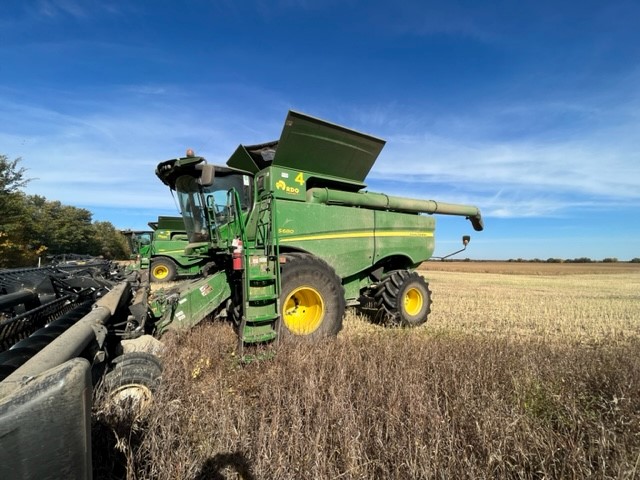 2017 John Deere S680 Combine