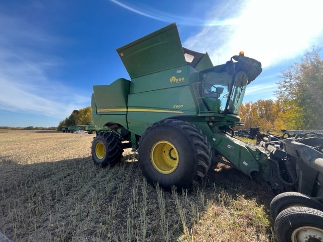 2017 John Deere S680 Combine