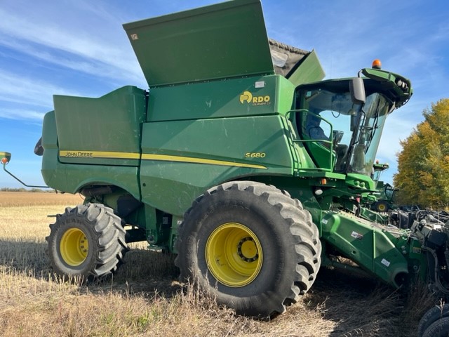 2017 John Deere S680 Combine