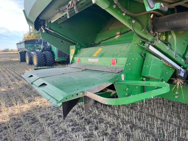 2017 John Deere S680 Combine