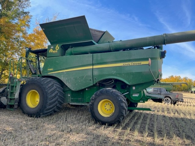 2017 John Deere S680 Combine