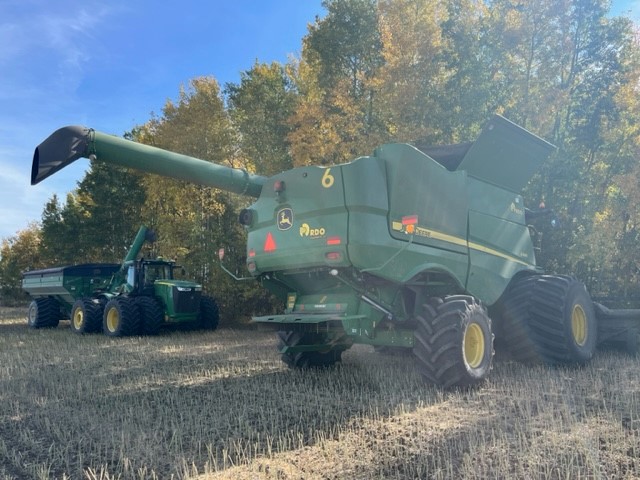 2017 John Deere S680 Combine