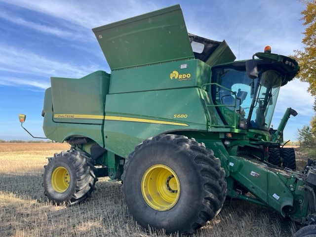 2017 John Deere S680 Combine