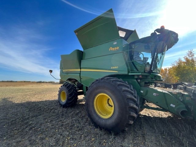 2017 John Deere S680 Combine