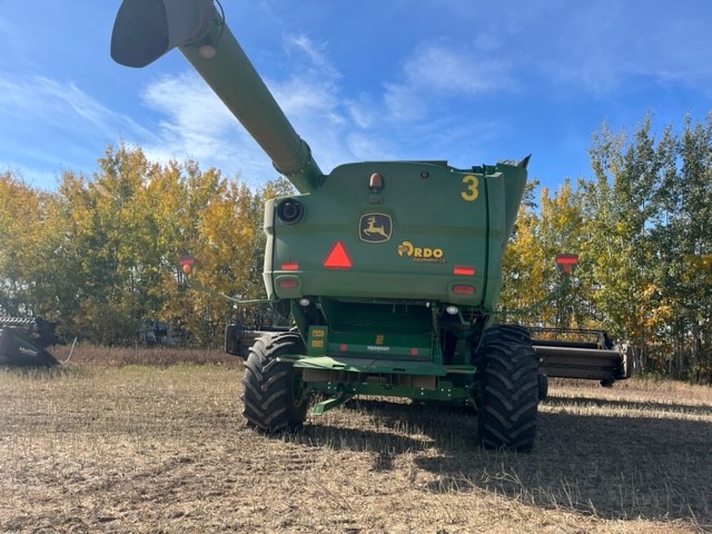 2017 John Deere S680 Combine