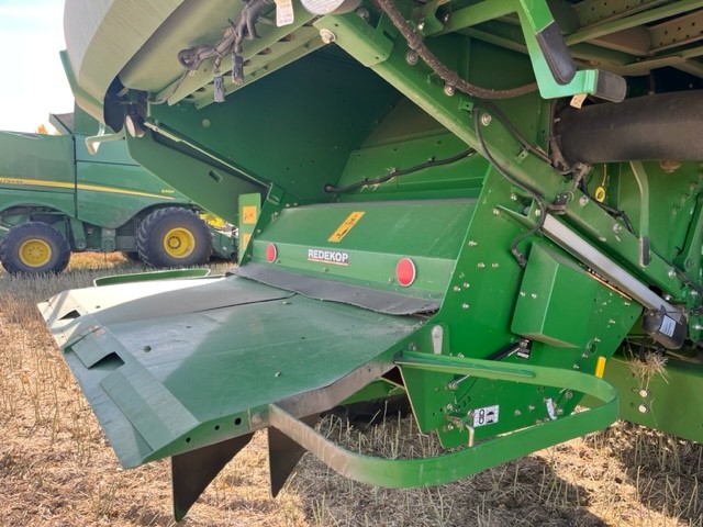 2017 John Deere S680 Combine