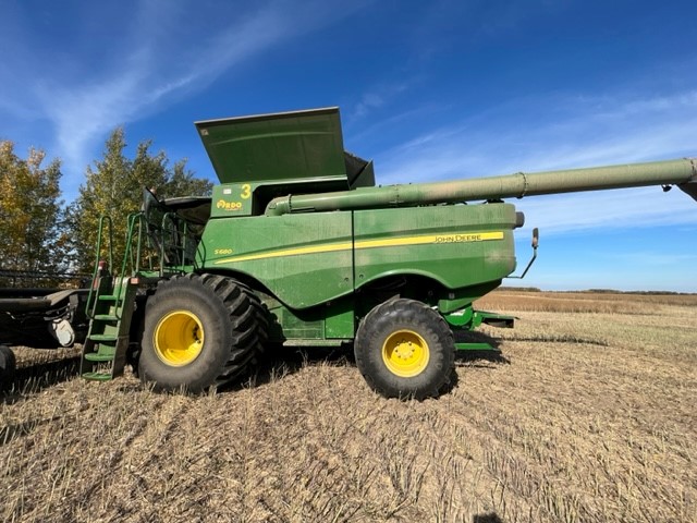 2017 John Deere S680 Combine