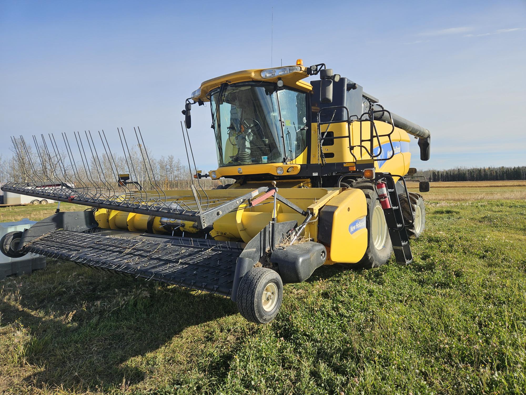 2011 New Holland CX8080 Combine