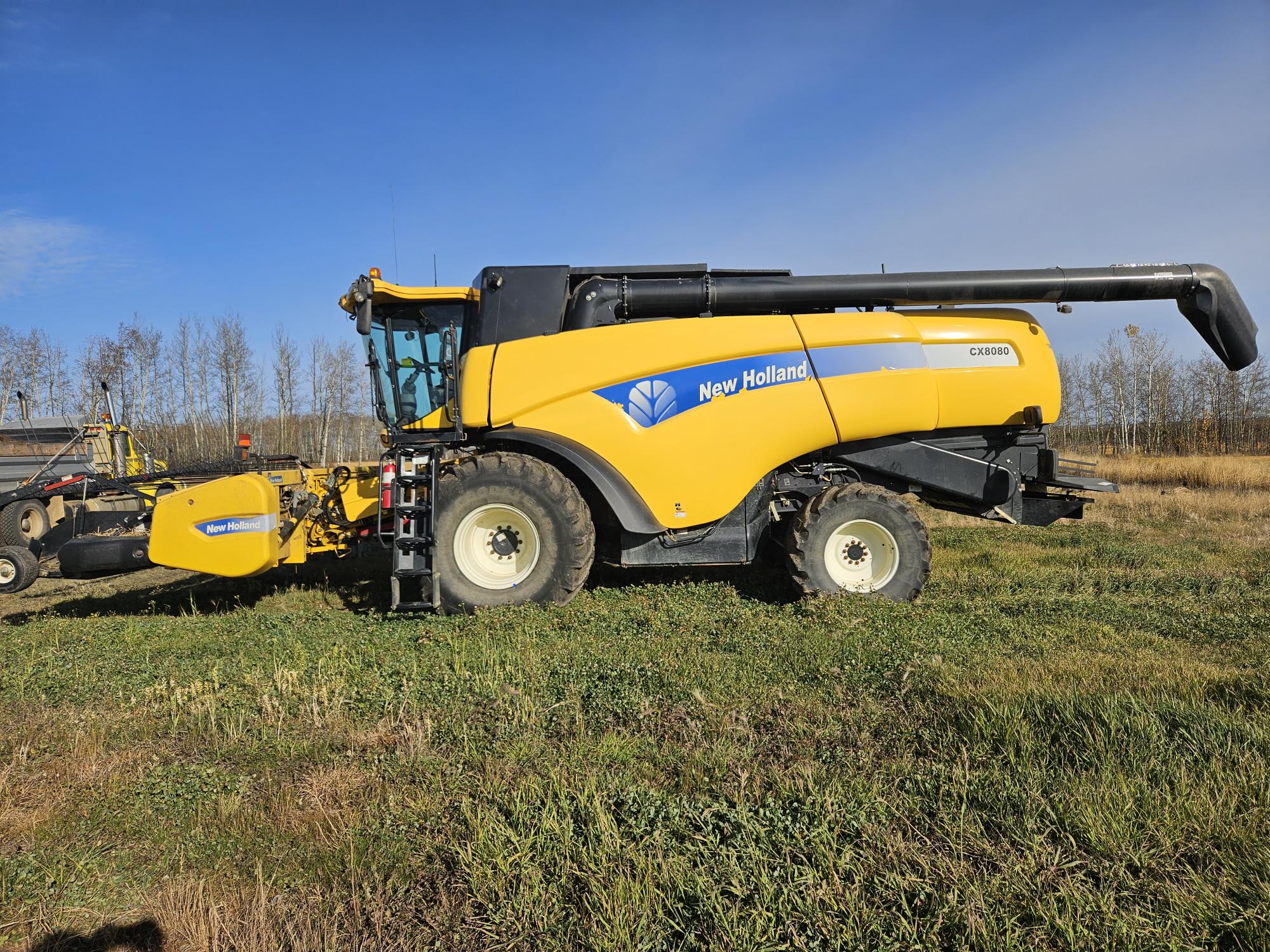 2011 New Holland CX8080 Combine