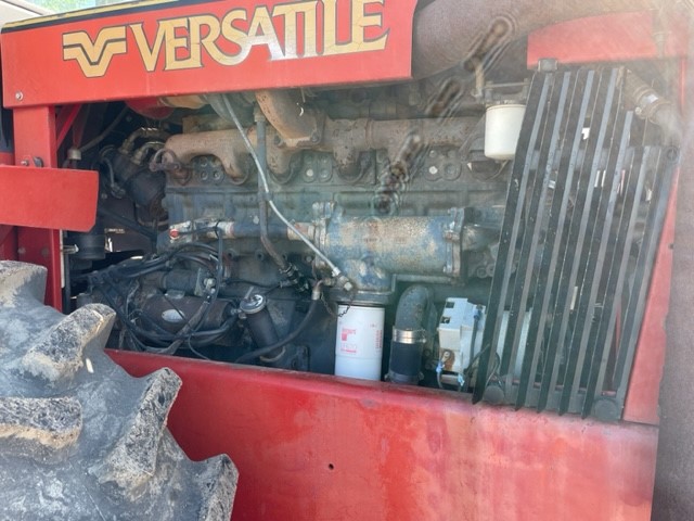 1982 Versatile 875 Tractor