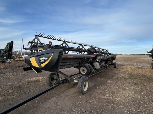 2018 MacDon FD140 Header Combine