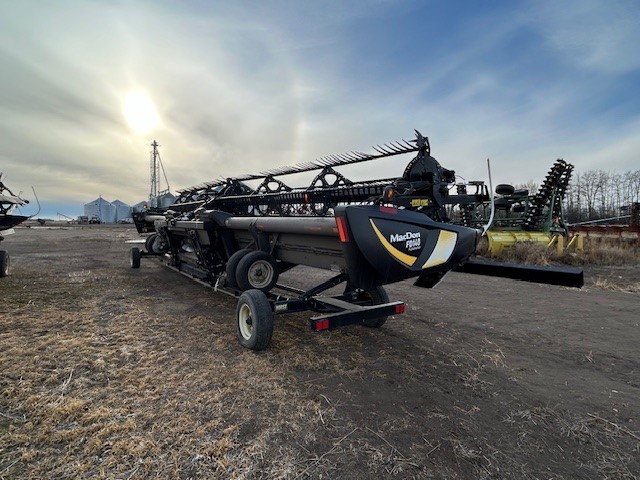 2018 MacDon FD140 Header Combine