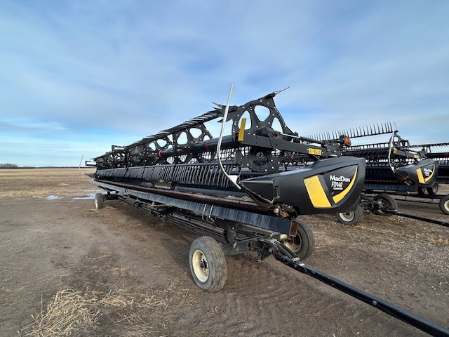 2018 MacDon FD140 Header Combine