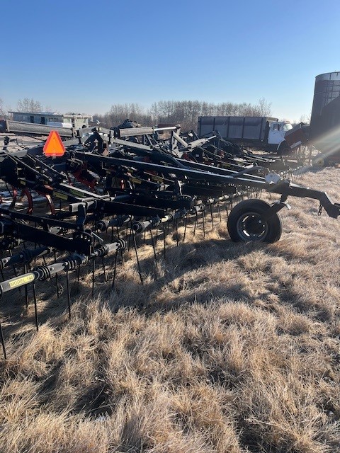 1999 Flexi-Coil 820 Field Cultivator