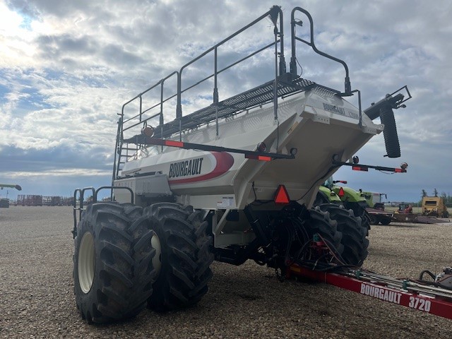 2018 Bourgault 7550 Air Tank/Cart