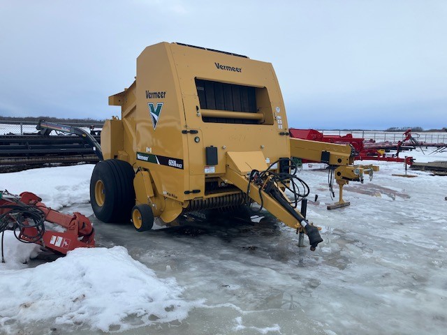 2022 Vermeer 605N Select Baler/Round