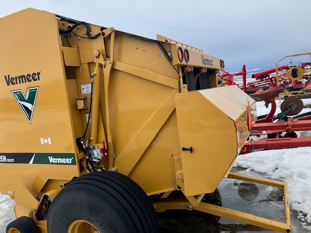 2022 Vermeer 605N Select Baler/Round