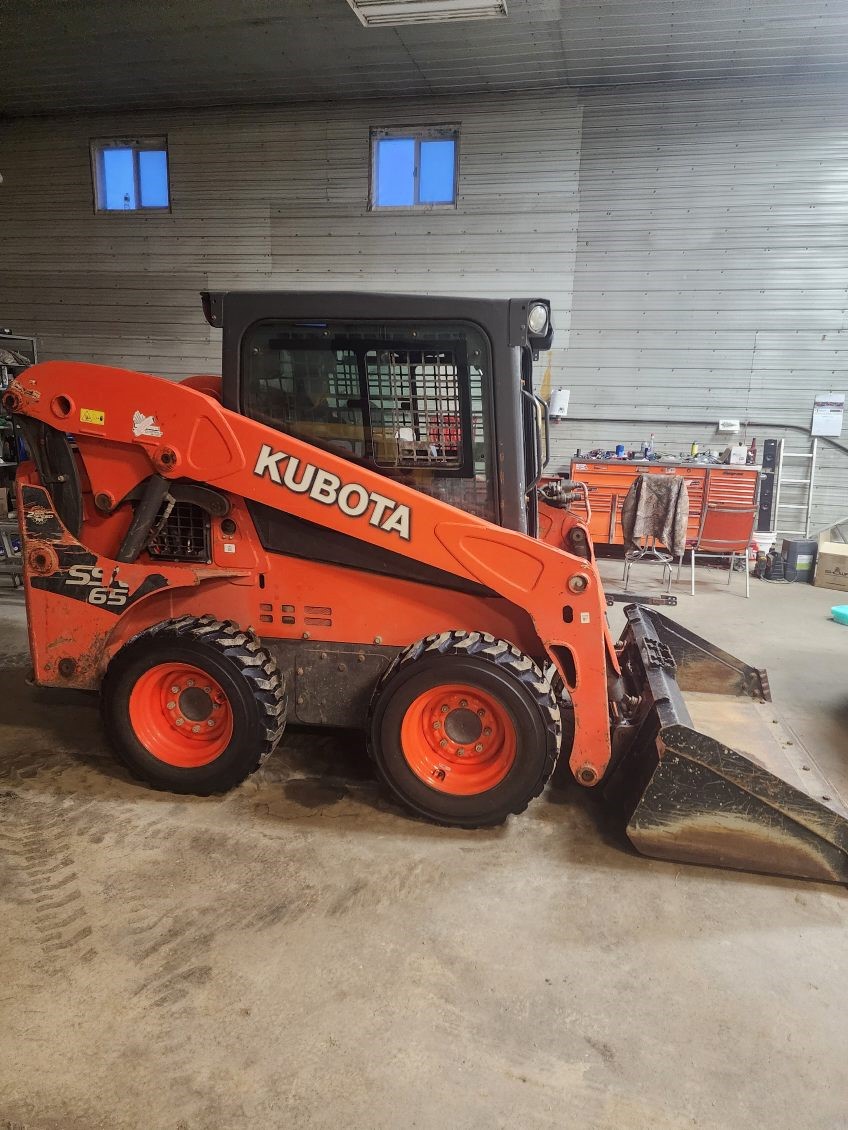 2016 Kubota SSV65 Skid Steer Loader