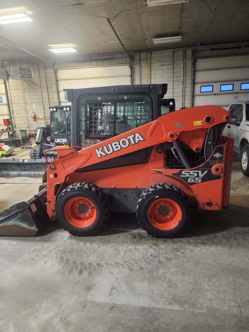 2016 Kubota SSV65 Skid Steer Loader